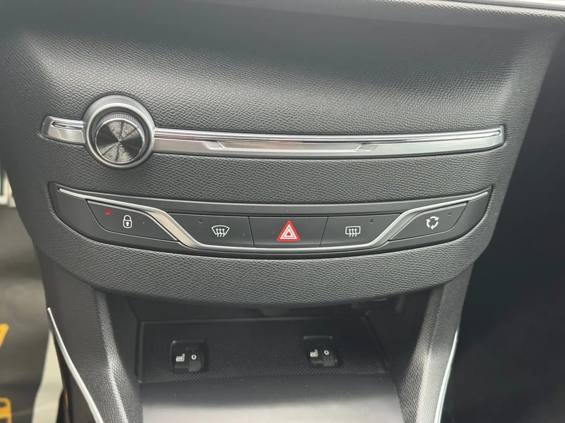 Photo de la voiture PEUGEOT 308 1.2 PureTech 130ch S&S BVM6 GT Line
