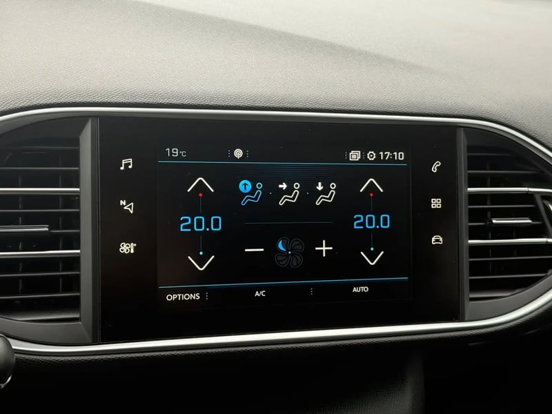 Photo de la voiture PEUGEOT 308 1.2 PureTech 130ch S&S BVM6 GT Line