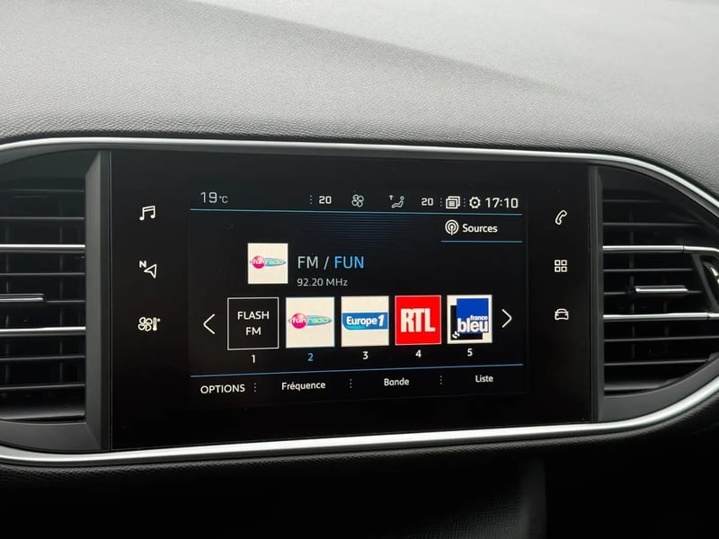Photo de la voiture PEUGEOT 308 1.2 PureTech 130ch S&S BVM6 GT Line