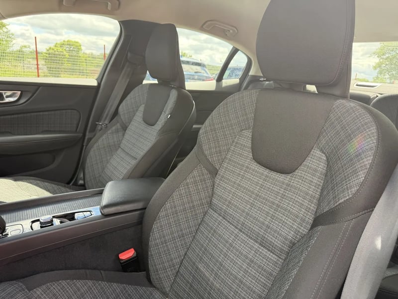 Photo de la voiture VOLVO S60 B4 197 ch DCT7 Start