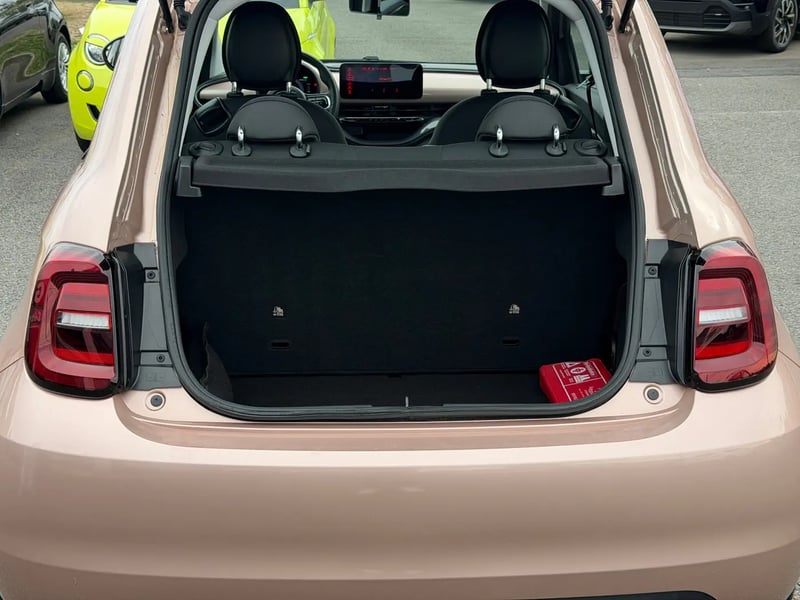 Photo de la voiture FIAT 500e BERLINE 500 e 118 ch Nouvelle 500
