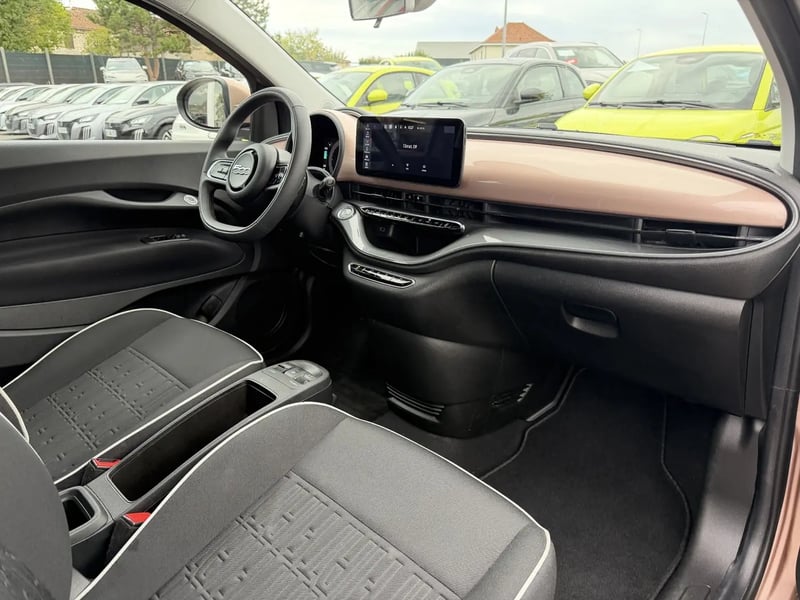 Photo de la voiture FIAT 500e BERLINE 500 e 118 ch Nouvelle 500