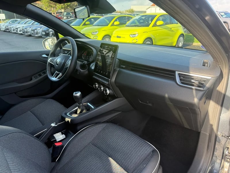 Photo de la voiture RENAULT CLIO V TCe 90 Techno