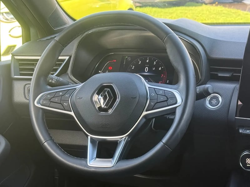 Photo de la voiture RENAULT CLIO V TCe 90 Techno