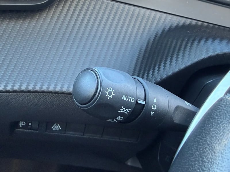 Photo de la voiture PEUGEOT 2008 BlueHDi 130 S&S EAT8 Allure
