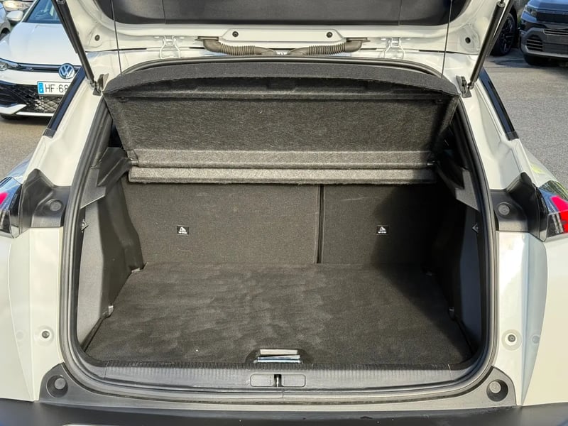 Photo de la voiture PEUGEOT 2008 BlueHDi 130 S&S EAT8 Allure