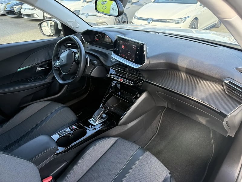 Photo de la voiture PEUGEOT 2008 BlueHDi 130 S&S EAT8 Allure