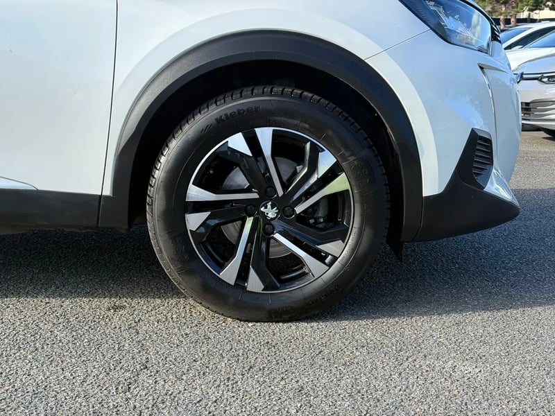 Photo de la voiture PEUGEOT 2008 BlueHDi 130 S&S EAT8 Allure