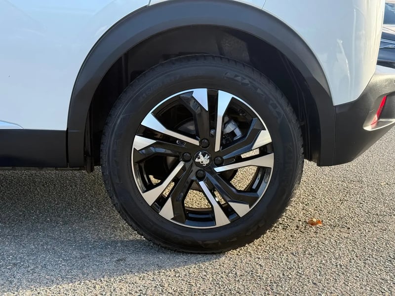 Photo de la voiture PEUGEOT 2008 BlueHDi 130 S&S EAT8 Allure