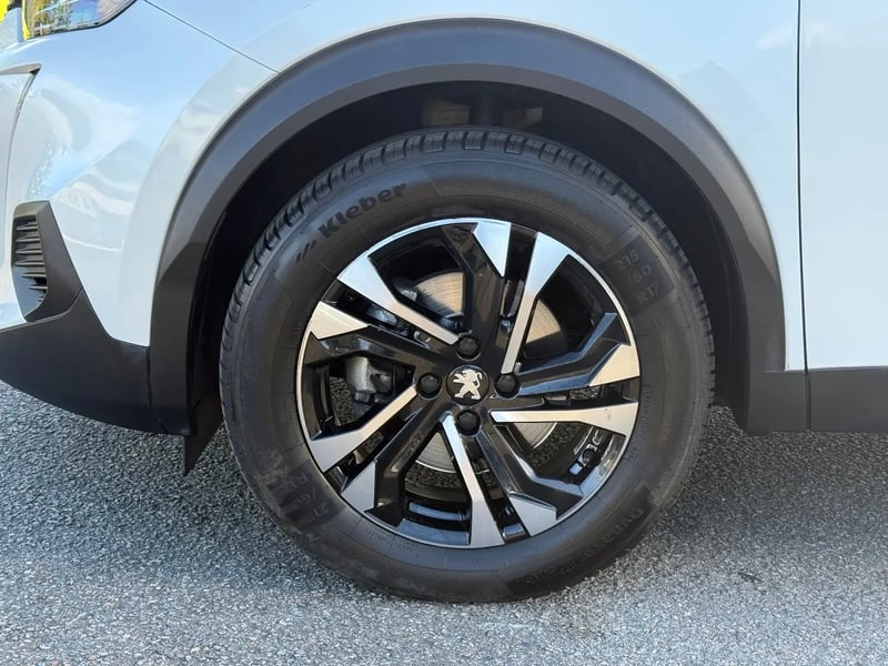 Photo de la voiture PEUGEOT 2008 BlueHDi 130 S&S EAT8 Allure