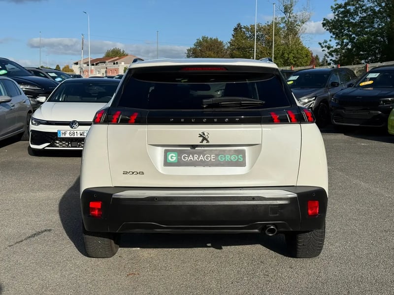 Photo de la voiture PEUGEOT 2008 BlueHDi 130 S&S EAT8 Allure