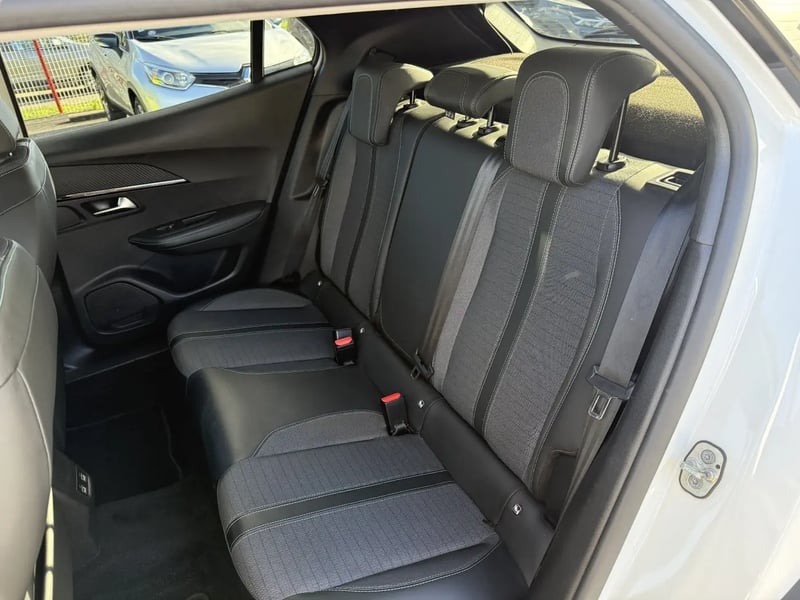 Photo de la voiture PEUGEOT 2008 BlueHDi 130 S&S EAT8 Allure