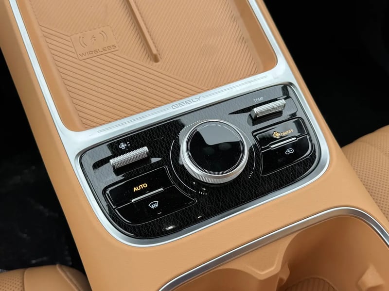 Photo de la voiture GEELY STARRAY EM-i Max+