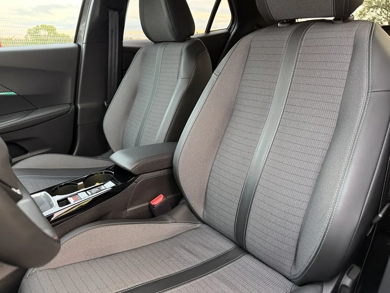 Photo de la voiture PEUGEOT 2008 PureTech 100 S&S BVM6 Allure