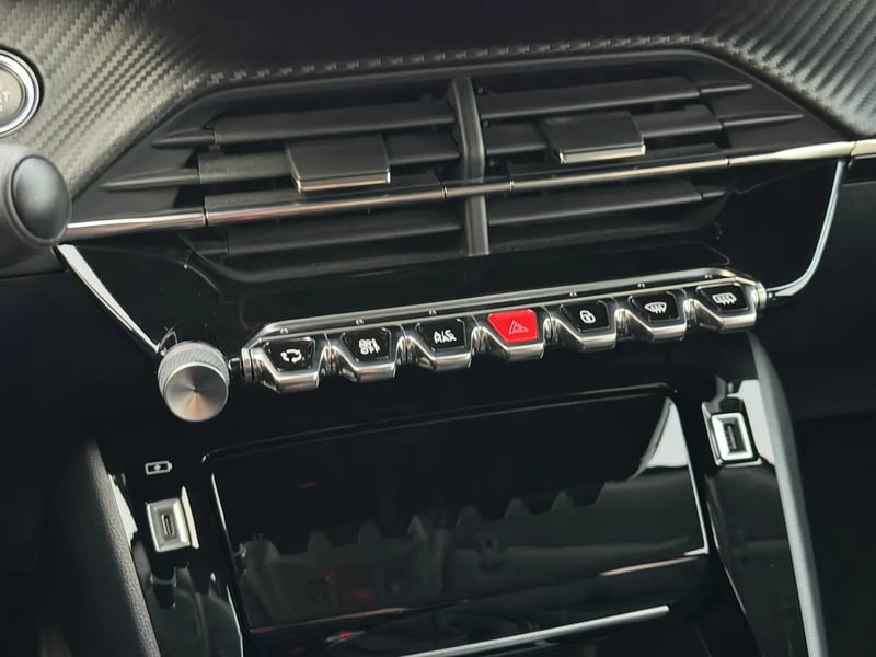 Photo de la voiture PEUGEOT 2008 PureTech 100 S&S BVM6 Allure