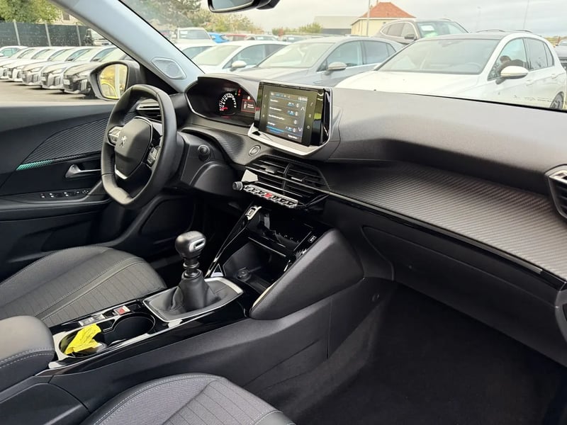 Photo de la voiture PEUGEOT 2008 PureTech 100 S&S BVM6 Allure