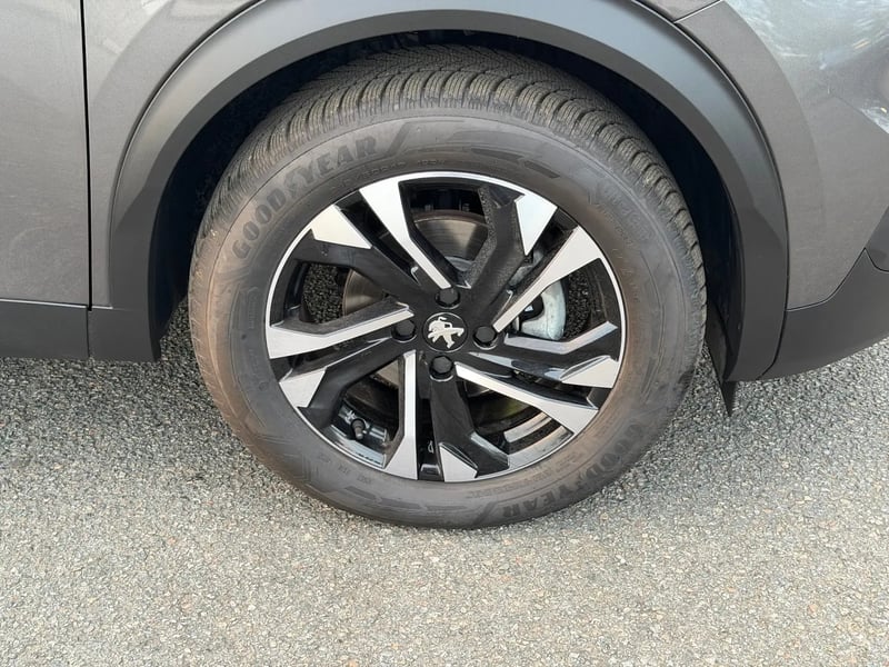 Photo de la voiture PEUGEOT 2008 PureTech 100 S&S BVM6 Allure