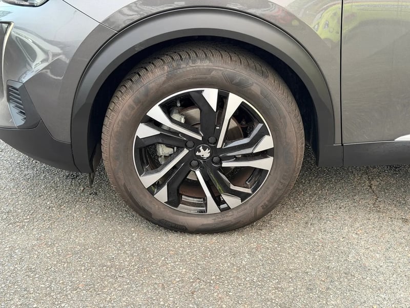 Photo de la voiture PEUGEOT 2008 PureTech 100 S&S BVM6 Allure