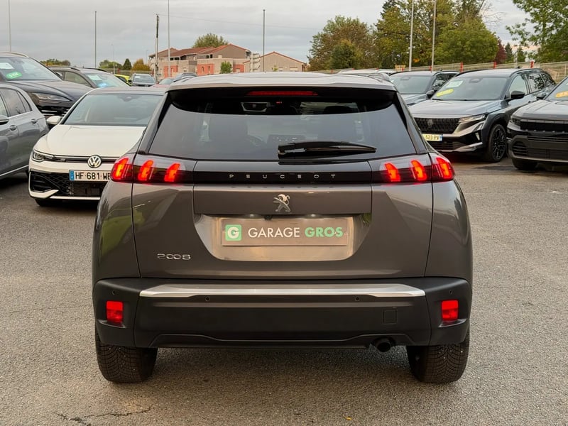 Photo de la voiture PEUGEOT 2008 PureTech 100 S&S BVM6 Allure