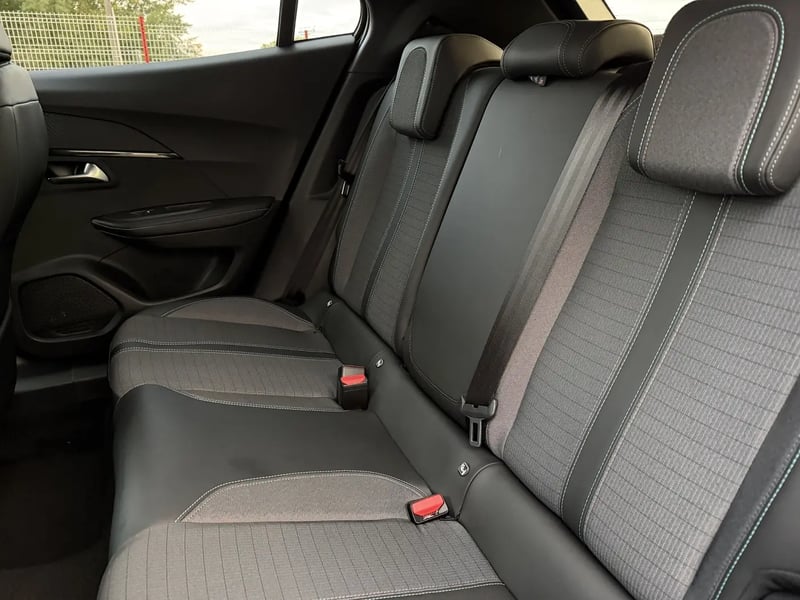 Photo de la voiture PEUGEOT 2008 PureTech 100 S&S BVM6 Allure