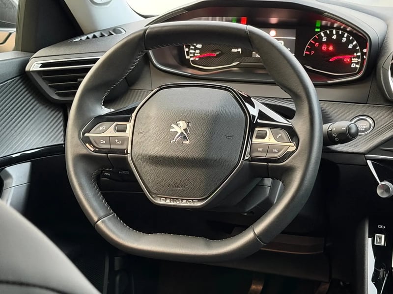 Photo de la voiture PEUGEOT 2008 PureTech 100 S&S BVM6 Allure