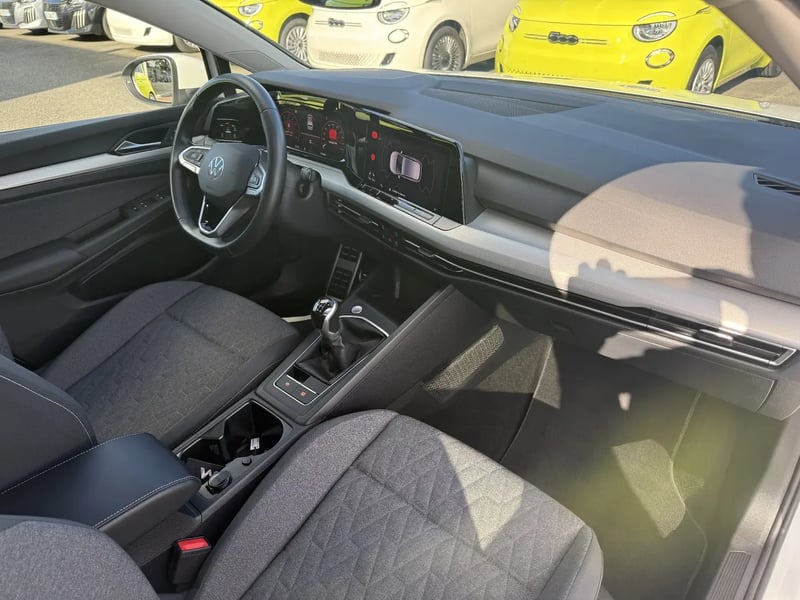 Photo de la voiture VOLKSWAGEN GOLF 1.5 eTSI OPF 150 DSG7 MOVE - 5P