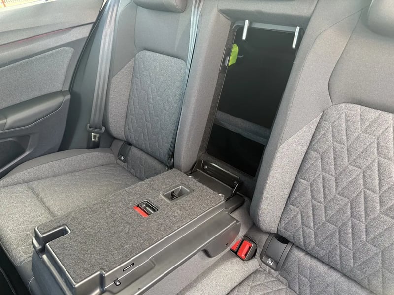 Photo de la voiture VOLKSWAGEN GOLF 1.5 eTSI OPF 150 DSG7 MOVE - 5P