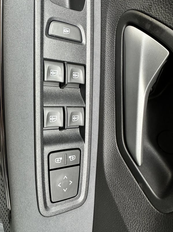 Photo de la voiture DACIA JOGGER Jogger1.6 hybrid 140ch Extreme 5 places NOIR