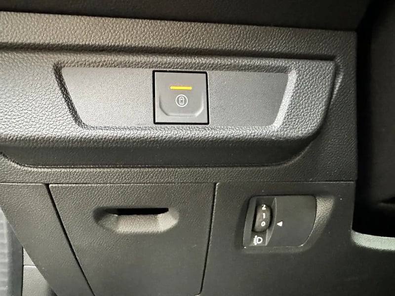 Photo de la voiture DACIA JOGGER Jogger1.6 hybrid 140ch Extreme 5 places NOIR
