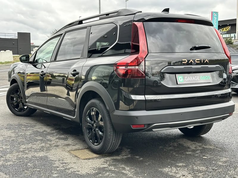 Photo de la voiture DACIA JOGGER Jogger1.6 hybrid 140ch Extreme 5 places NOIR