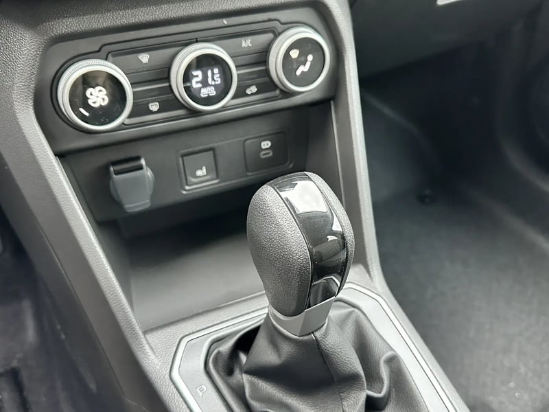 Photo de la voiture DACIA JOGGER Jogger1.6 hybrid 140ch Extreme 5 places NOIR