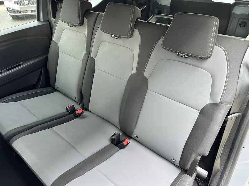 Photo de la voiture DACIA JOGGER Jogger1.6 hybrid 140ch Extreme 5 places NOIR