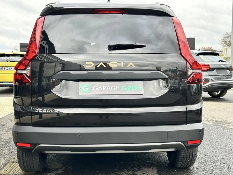 Photo de la voiture DACIA JOGGER Jogger1.6 hybrid 140ch Extreme 5 places NOIR