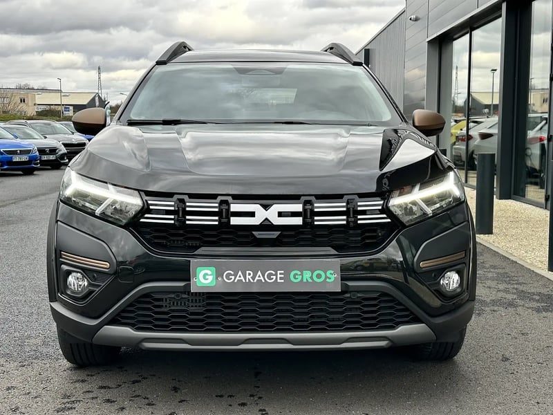 Photo de la voiture DACIA JOGGER Jogger1.6 hybrid 140ch Extreme 5 places NOIR