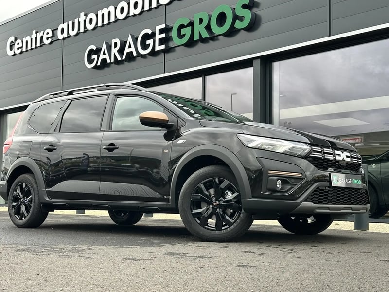 Photo de la voiture DACIA JOGGER Jogger1.6 hybrid 140ch Extreme 5 places NOIR