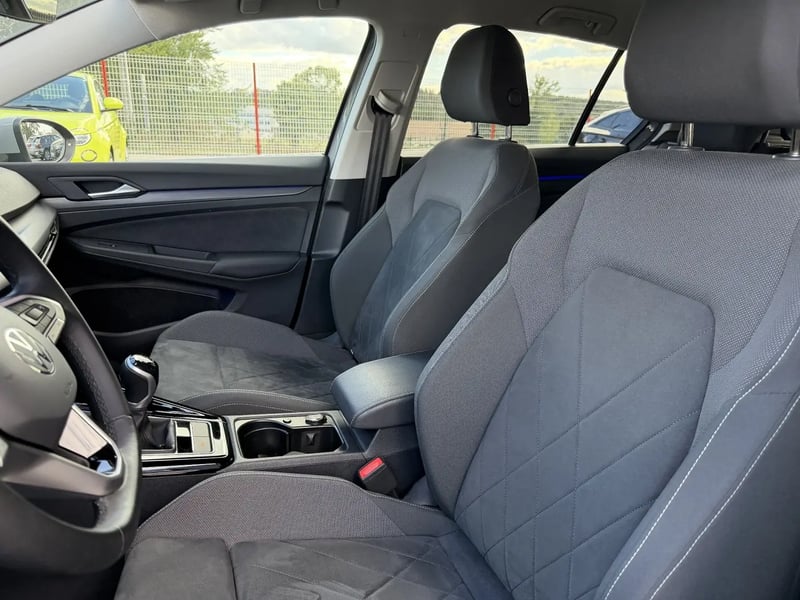 Photo de la voiture VOLKSWAGEN GOLF 1.5 TSI ACT OPF 130 BVM6 Style