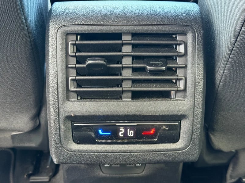 Photo de la voiture VOLKSWAGEN GOLF 1.5 TSI ACT OPF 130 BVM6 Style