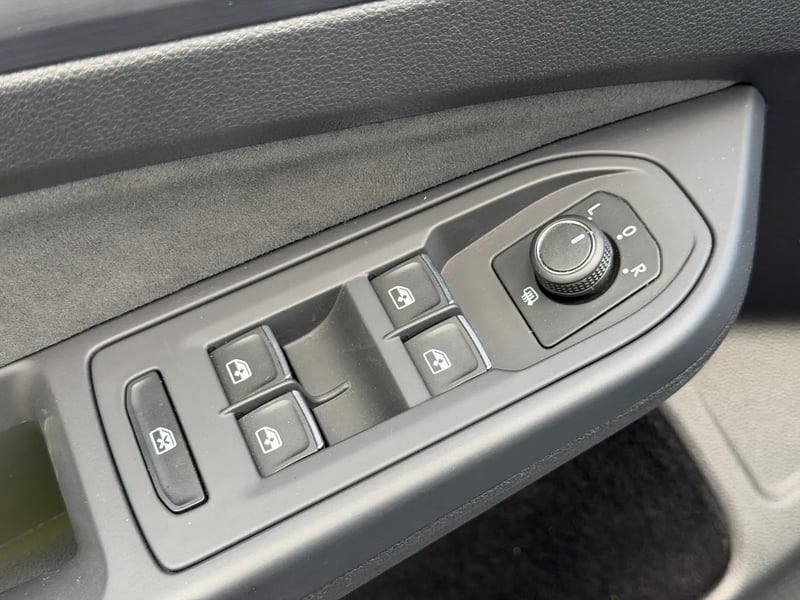 Photo de la voiture VOLKSWAGEN GOLF 1.5 TSI ACT OPF 130 BVM6 Style