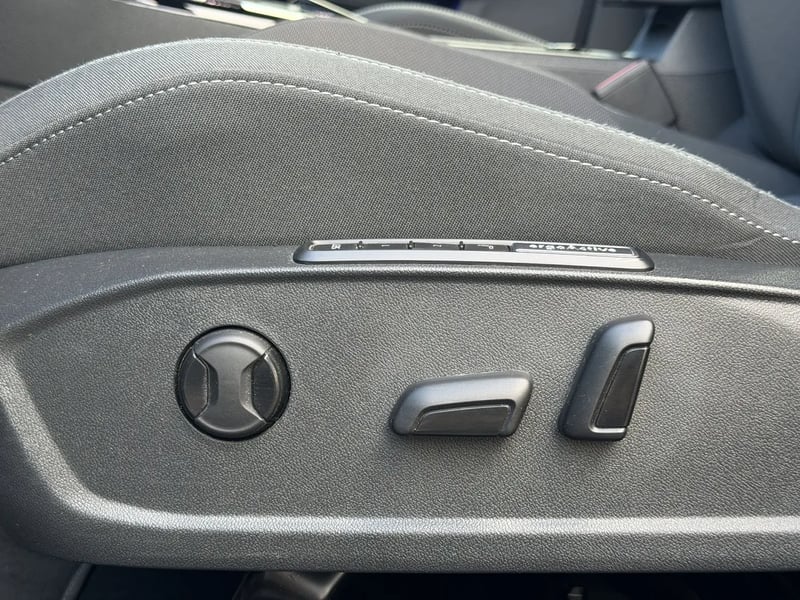 Photo de la voiture VOLKSWAGEN GOLF 1.5 TSI ACT OPF 130 BVM6 Style