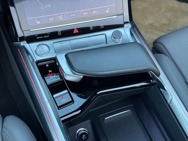 Photo de la voiture AUDI E-TRON SPORTBACK 50 quattro 313 ch S line