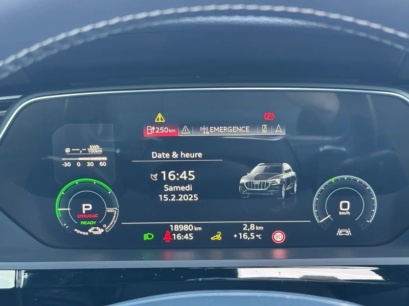 Photo de la voiture AUDI E-TRON SPORTBACK 50 quattro 313 ch S line