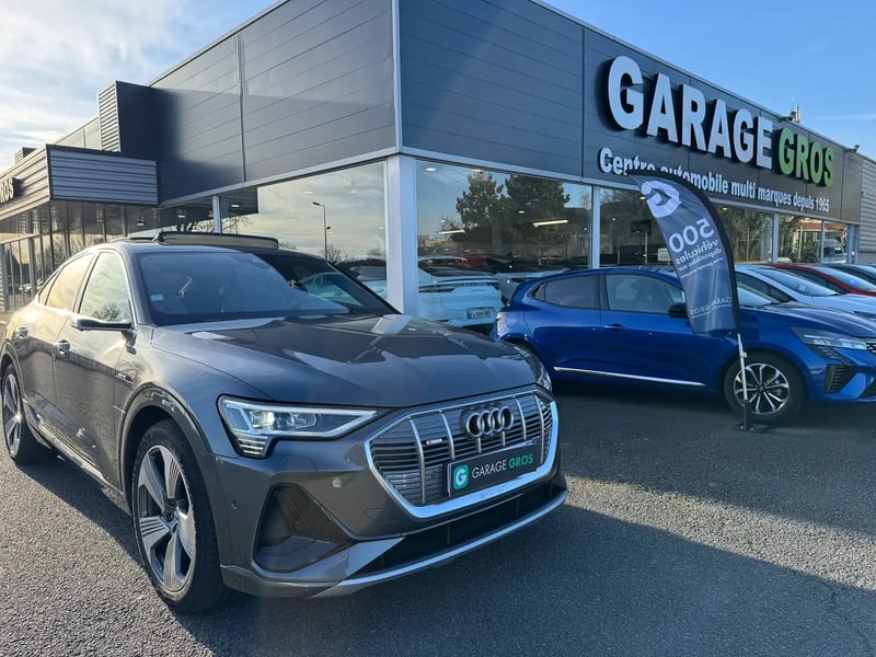 Photo de la voiture AUDI E-TRON SPORTBACK 50 quattro 313 ch S line