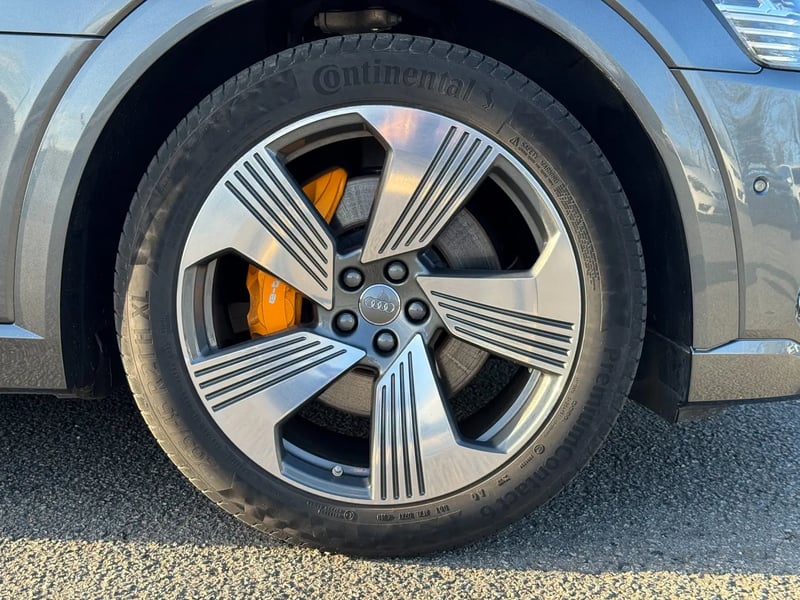 Photo de la voiture AUDI E-TRON SPORTBACK 50 quattro 313 ch S line