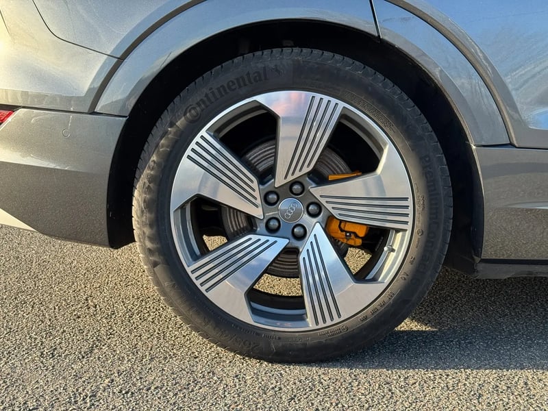 Photo de la voiture AUDI E-TRON SPORTBACK 50 quattro 313 ch S line
