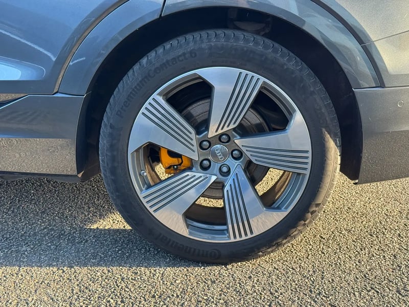 Photo de la voiture AUDI E-TRON SPORTBACK 50 quattro 313 ch S line