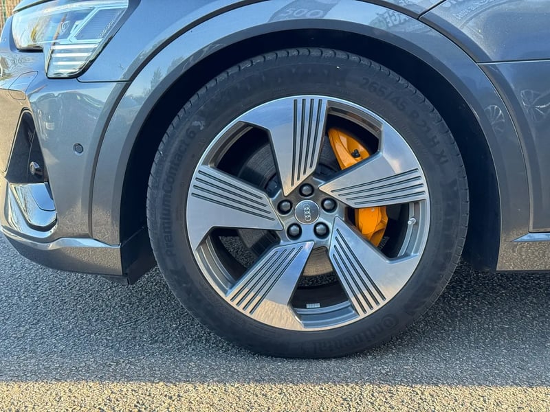 Photo de la voiture AUDI E-TRON SPORTBACK 50 quattro 313 ch S line