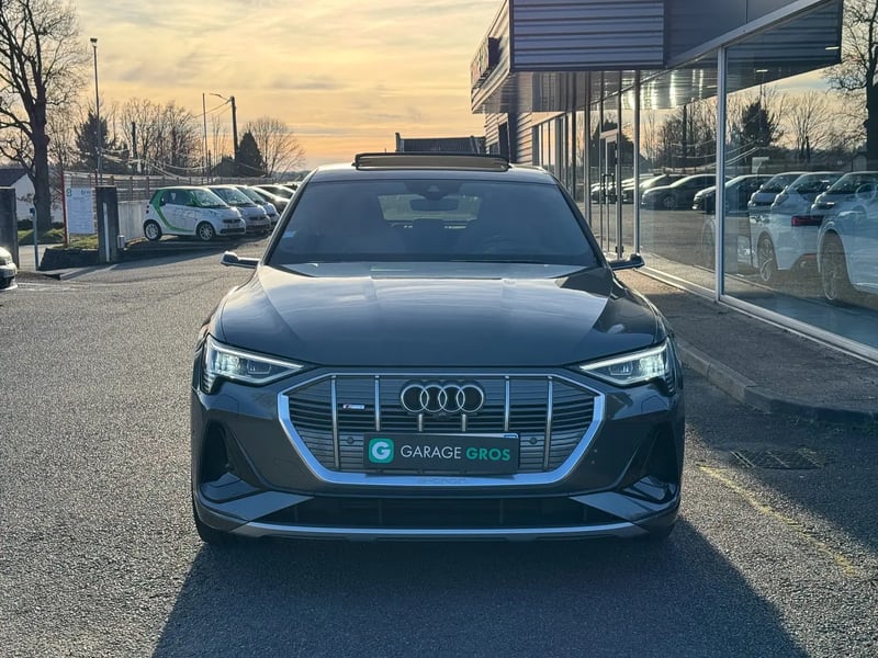 Photo de la voiture AUDI E-TRON SPORTBACK 50 quattro 313 ch S line