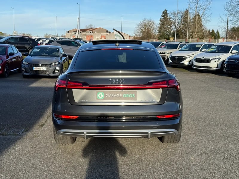 Photo de la voiture AUDI E-TRON SPORTBACK 50 quattro 313 ch S line