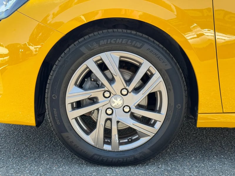 Photo de la voiture PEUGEOT 208 PureTech 100 S&S BVM6 Active Pack