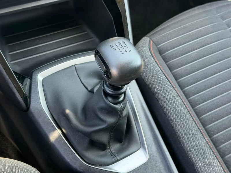 Photo de la voiture PEUGEOT 208 PureTech 100 S&S BVM6 Active Pack